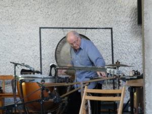 Improvisation de Jean-Pierre Drouet sur la timbale-contrebasse